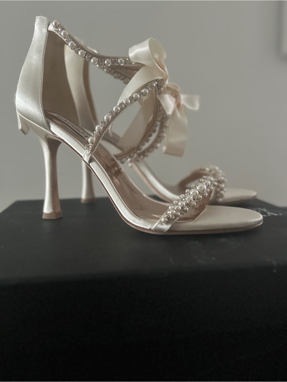 Badgley Mischka Satin Pearl-Embellished Ivory Heeled Sandals Size 8.5